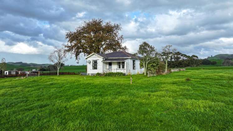 8 Old Barn Road Waitakaruru_18