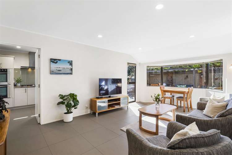 1 La Roche Place Northcote_9