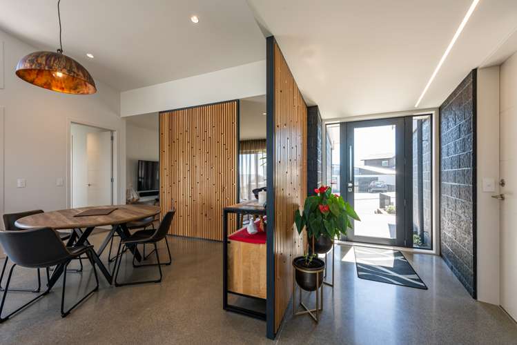 96 Cedarwood Street Woodridge_25