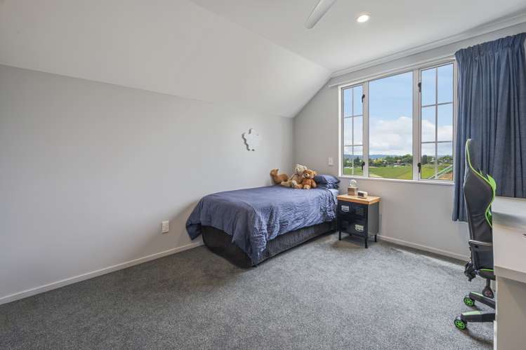 23 Hayward Rise Owhata_24