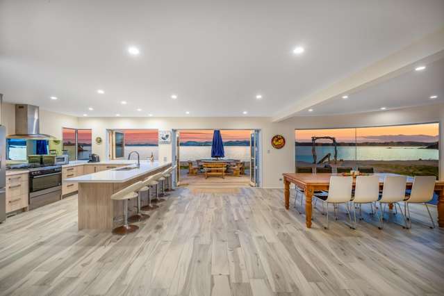 An Extraordinary Beachfront Position!