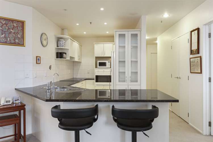 1a/171 Hurstmere Road Takapuna_4