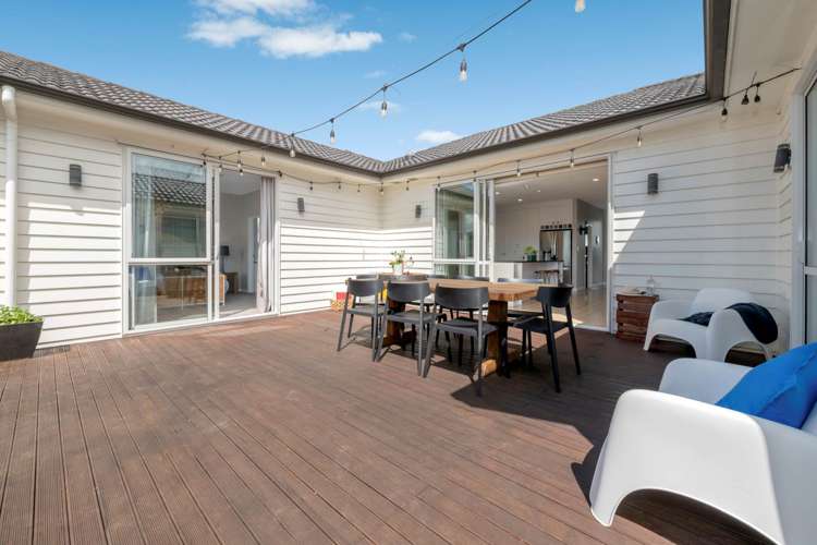 9 Defender Crescent Beachlands_18