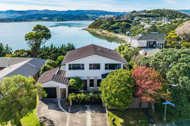 Well-Designed Family Living with Inlet Views