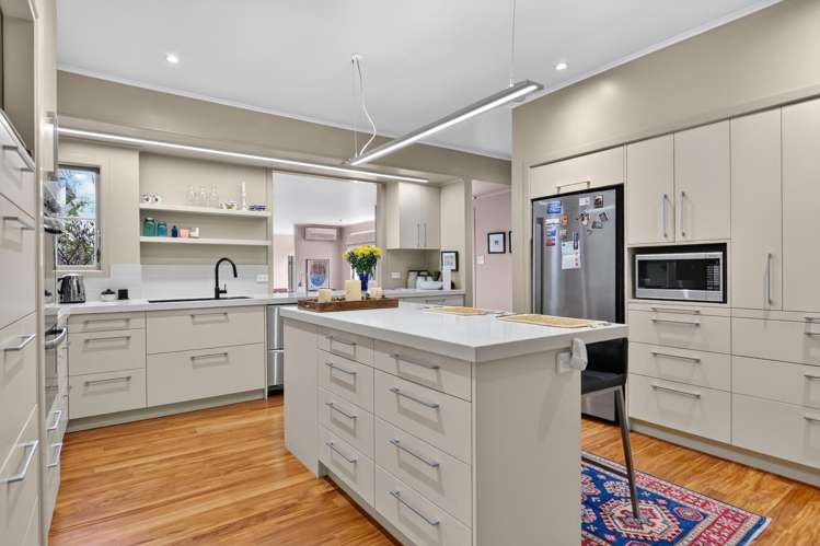 770 River Road Chartwell_14