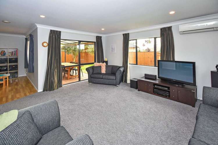 8 Aberdeen Crescent Wattle Downs_23