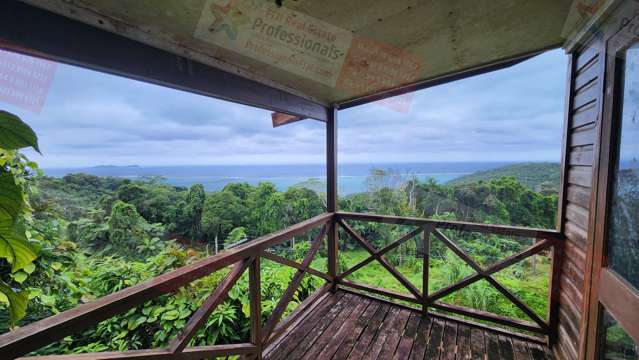 ATTENTION INVESTORS – SOLID ORIGINAL FIXER-UPPER HOME FOR SALE AT WAIDROKA BAY, FIJI