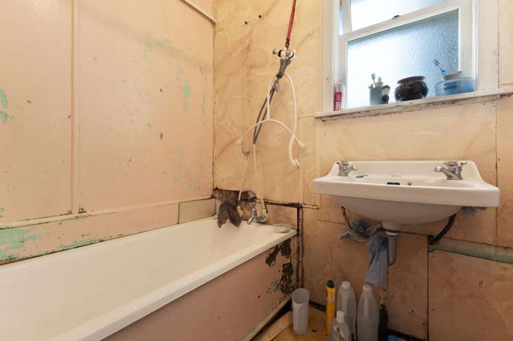 81 Wallace Rd Mangere Bridge_12