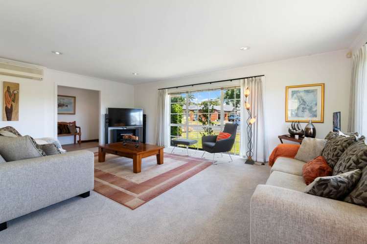 8 Newbliss Crescent East Tamaki Heights_10