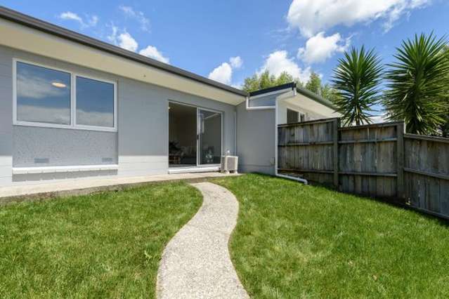 Beautifully renovated two-bedroom middle unit