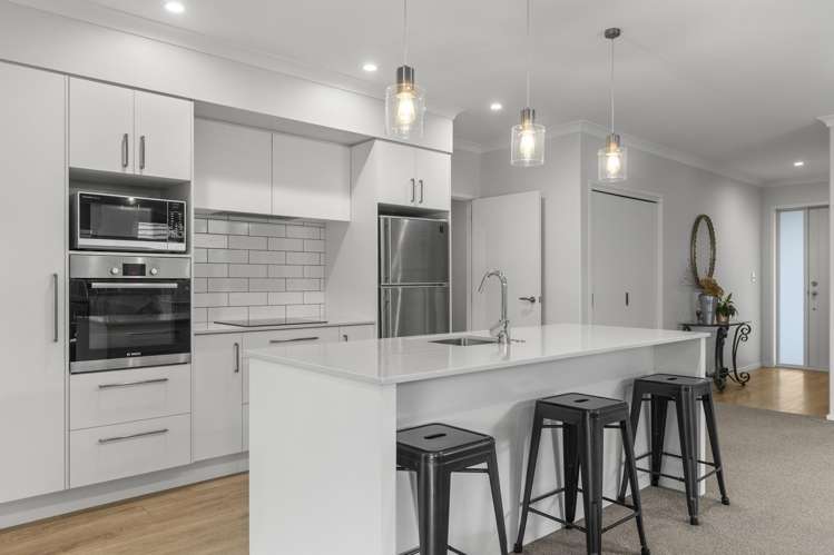 77 Sandhurst Drive_2