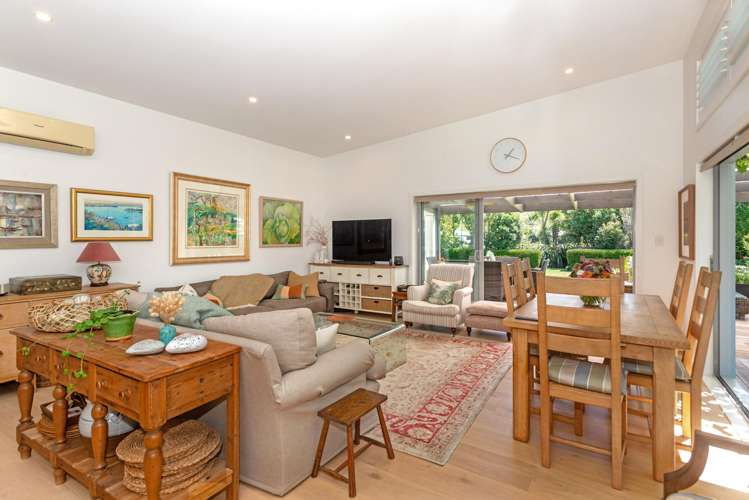 6 Ferris Crescent Wainui_2
