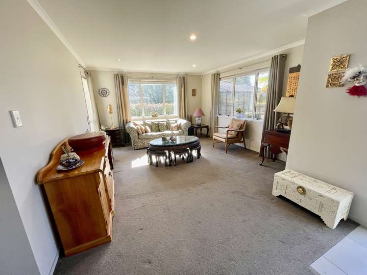 2 Barossa Way Brookfield_5