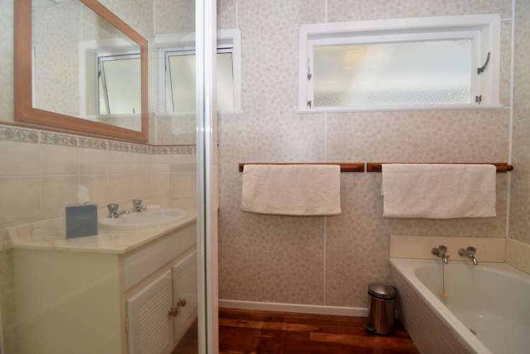 15 Clifton Avenue Carterton_12