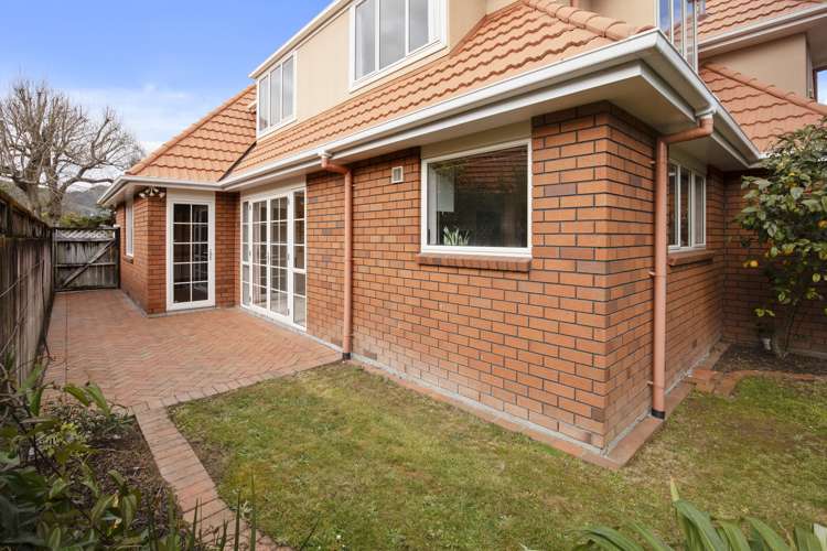 2/10 Military Road Boulcott_11