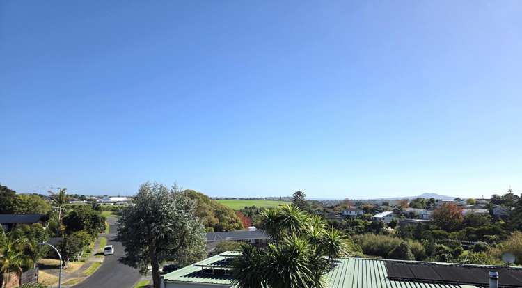 7 Charles Dickens Drive Mellons Bay_3