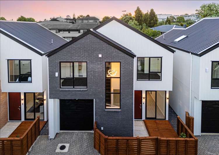 121 White Swan Road_0
