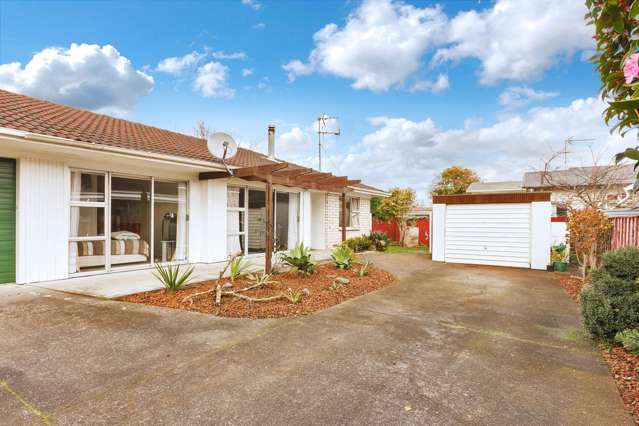 Brick & Tile Beauty - 3 Bedrooms + Study, 2 Bathrooms, and Great Location