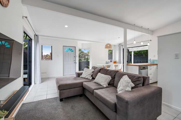 2/20 Tawavale Crescent Totara Vale_5