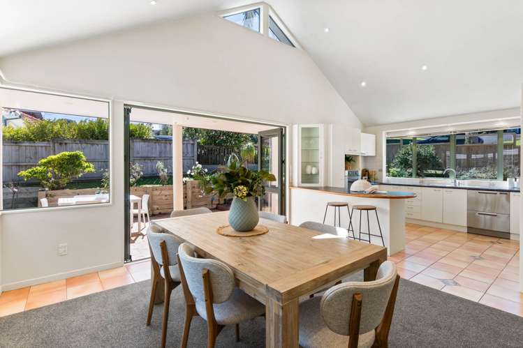 492 Beach Road Murrays Bay_10