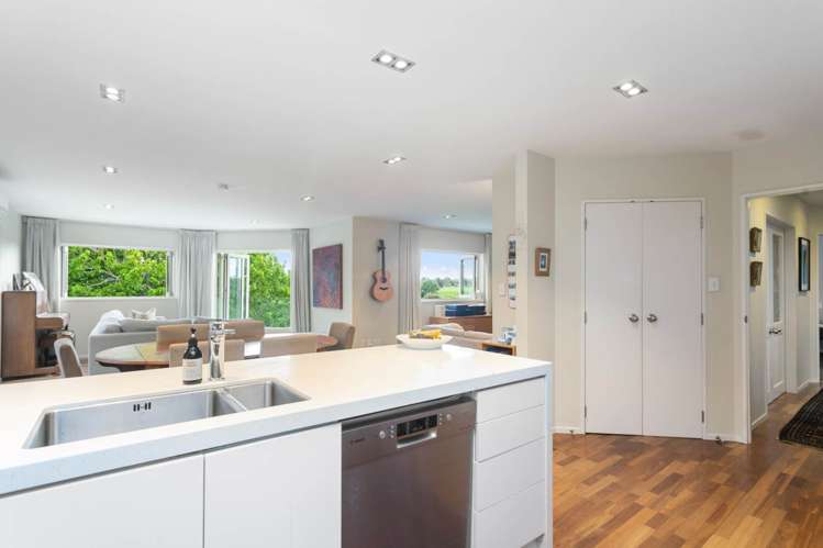 2 Lister Street Point Chevalier_15