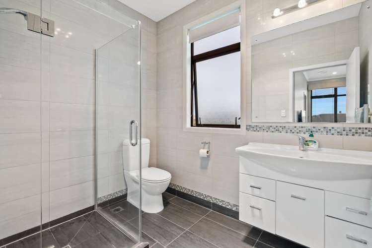 16 Fred Carr Place One Tree Point_14