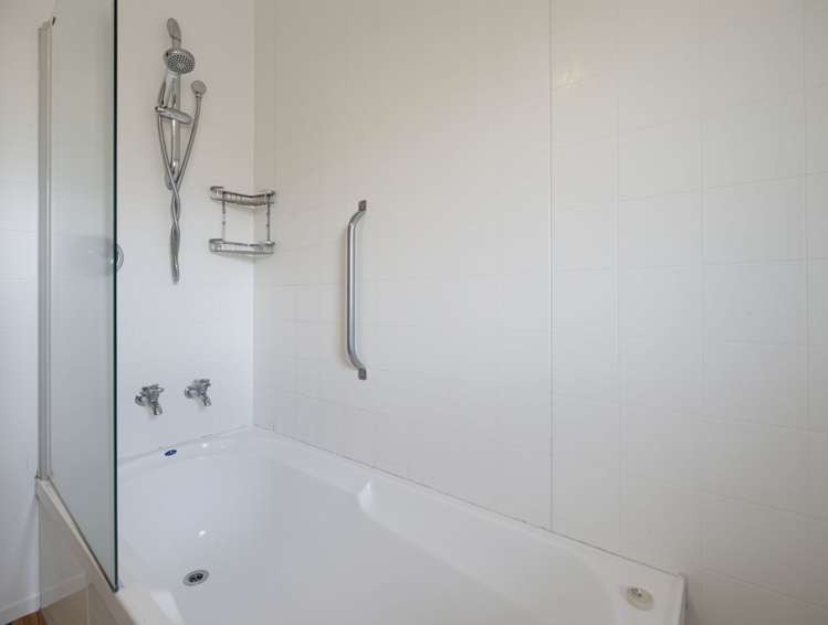 2/156 Rifle Range Road Hilltop_7