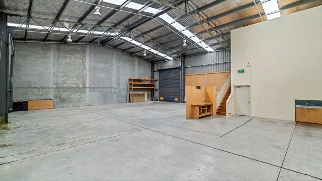 Versatile commercial warehouse for lease