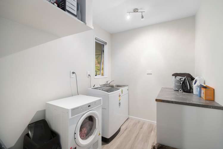 27 Lochy Road Fernhill/Sunshine Bay_17