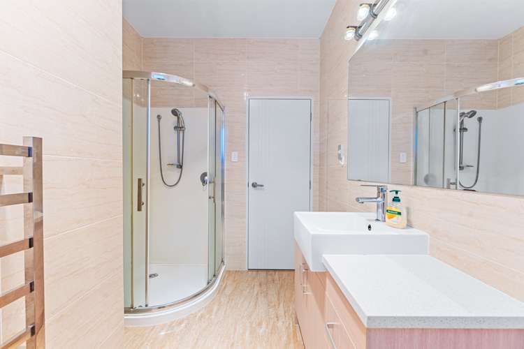 7 Rohi Place Flat Bush_19