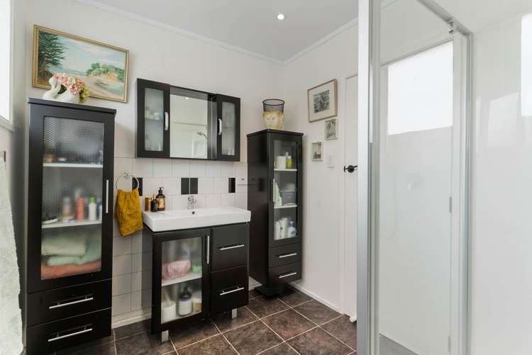 111 Awaroa Road Helensville_23