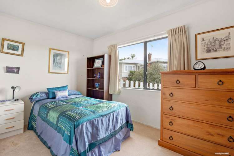 2/2 Aorangi Place Birkenhead_8