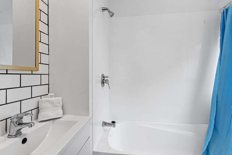 2/345 Armagh Street Linwood_9