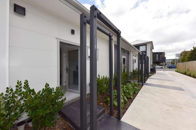  8/19 Winchester Street Merivale_0