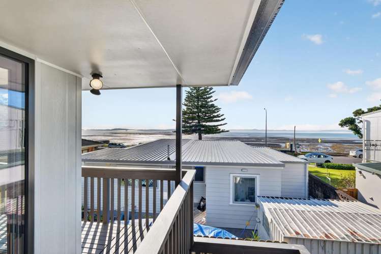 2/3 The Esplanade Eastern Beach_17