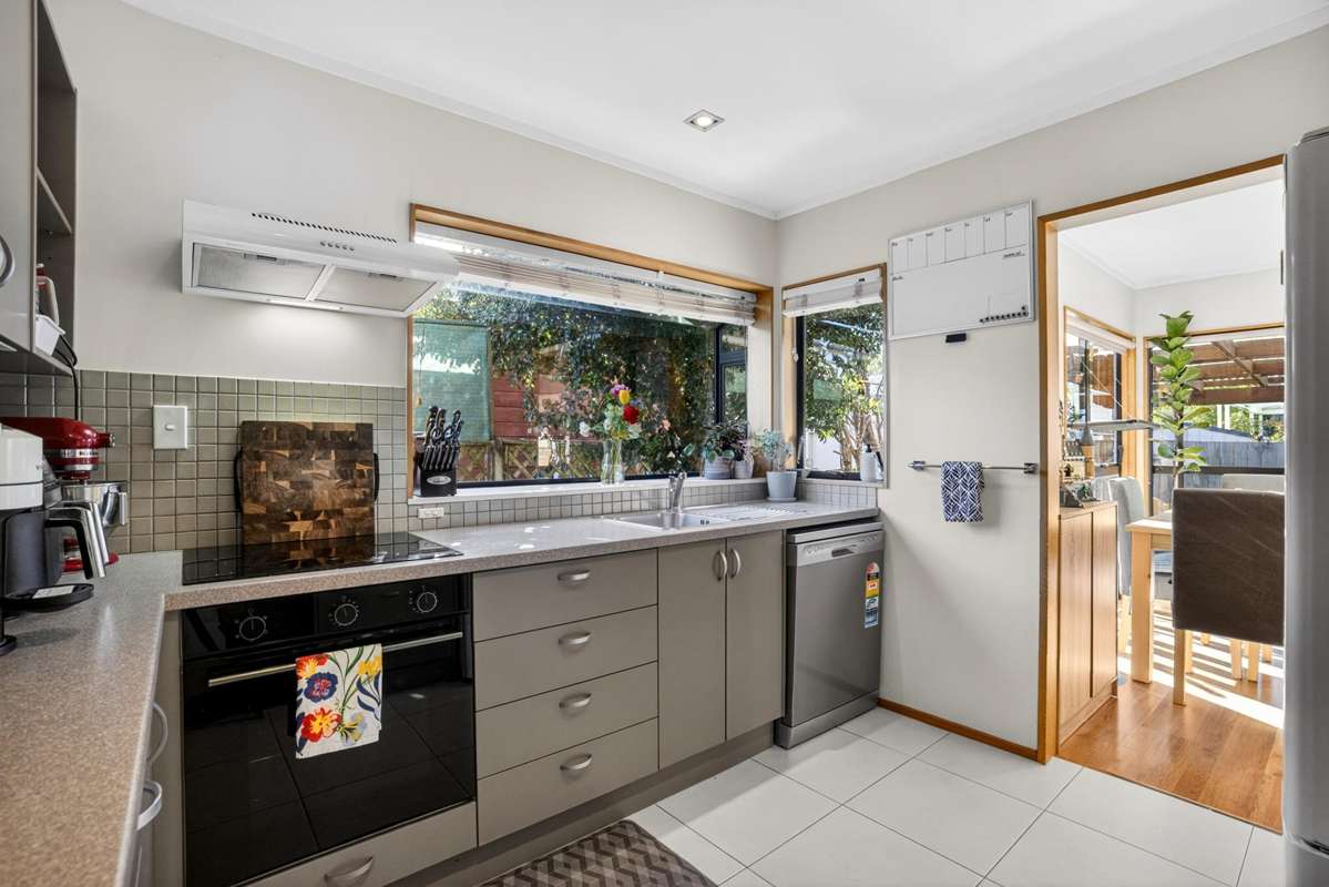 2/164 Nile Road_4