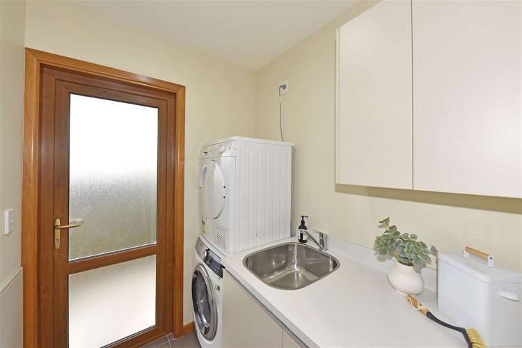 2 Hadlow Place Burnside_16