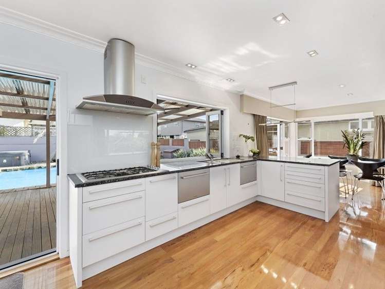 735 River Road Chartwell_2