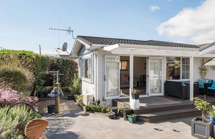 2/27 Exeter Street Stoke_15