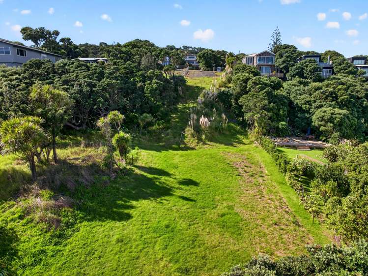 9 Ngatira Road Muriwai Beach_12
