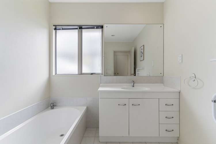 1/42 Esther Place Red Beach_10