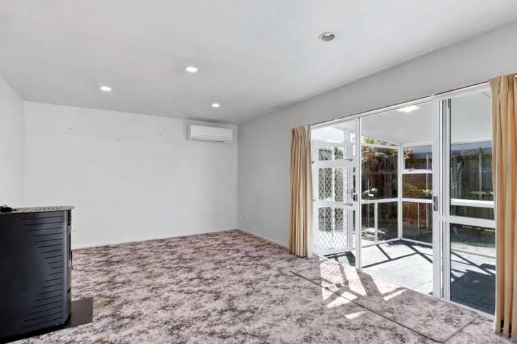 2/61A Strathfield Avenue Dallington_1