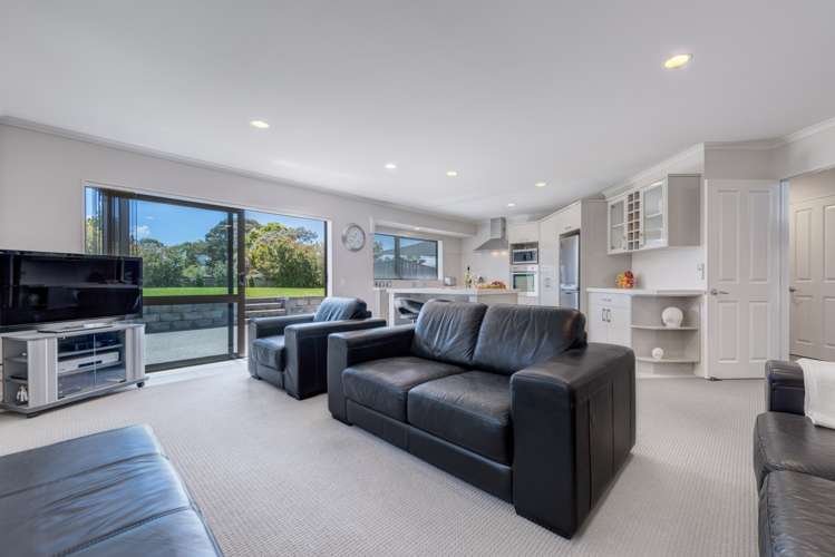 1 Pine Harbour Parade Beachlands_7