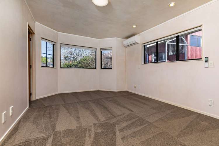 2/28 Unsworth Drive Unsworth Heights_16