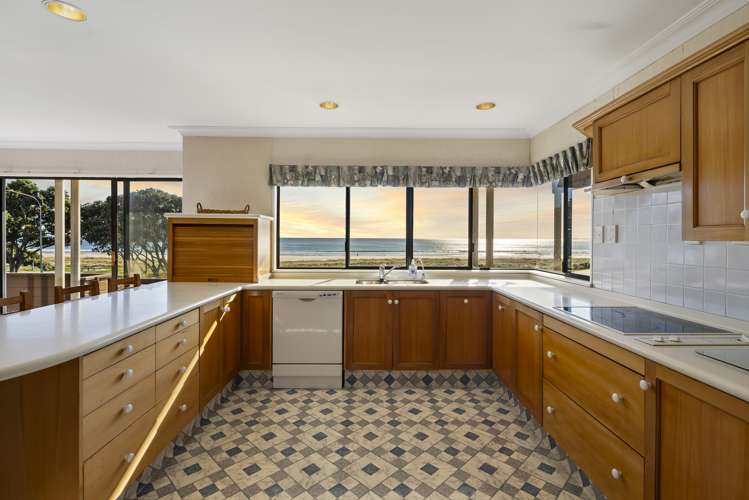 76 Marine Parade Mount Maunganui_9