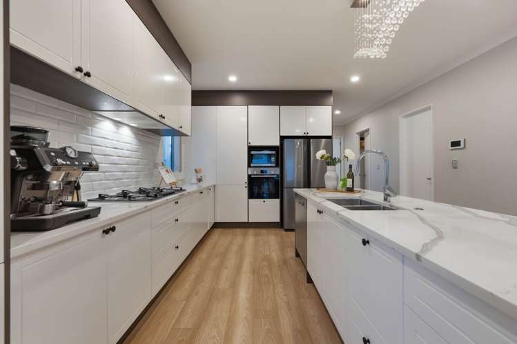 6 Puruatanga Drive Flat Bush_4