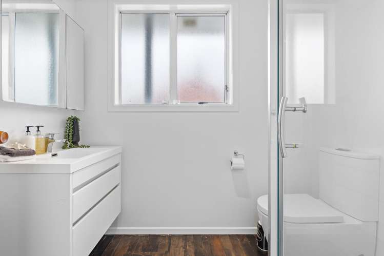 52 Neil Avenue Te Atatu Peninsula_12