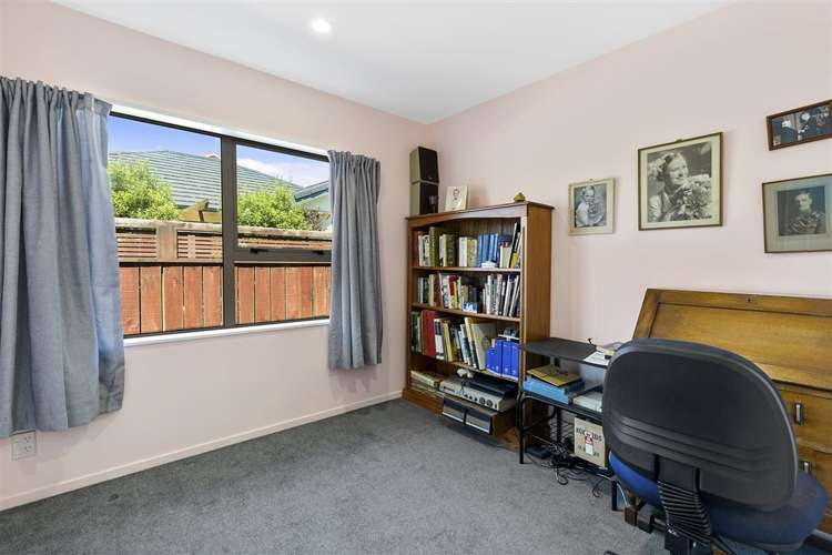 6 Silver Pine Avenue Woodridge_15