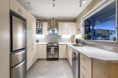 61 Albatross Close_2