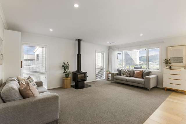 8 Opaoa Way Aotea_1
